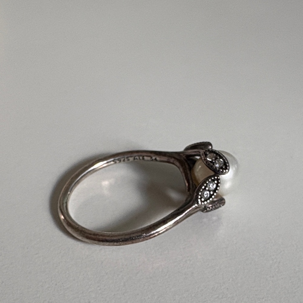 Sterling Silver Pearl Ring - Picture 4 of 4